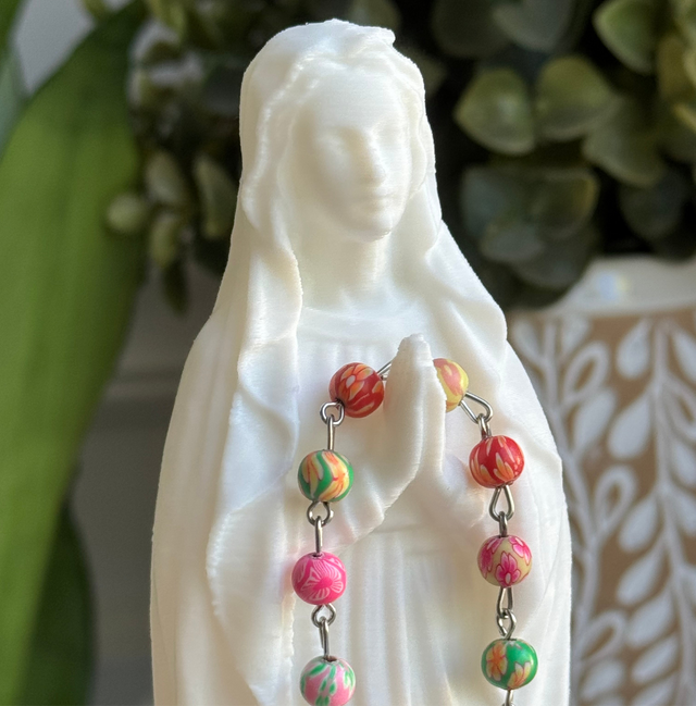 Mary Praying Rosary holder - Large