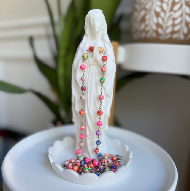 Mary Praying Rosary holder - Large